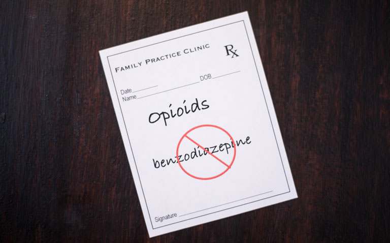 Treatment with opiates and benzodiazepine increases mortality risk