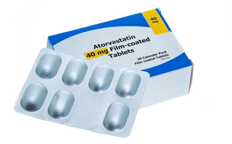 Cardiac dysfunction reduced by atorvastatin in anthracycline-based chemotherapy