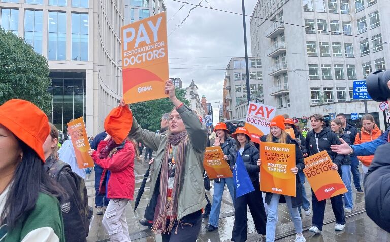 Industrial action to continue as new mandate sees overwhelming junior doctor support