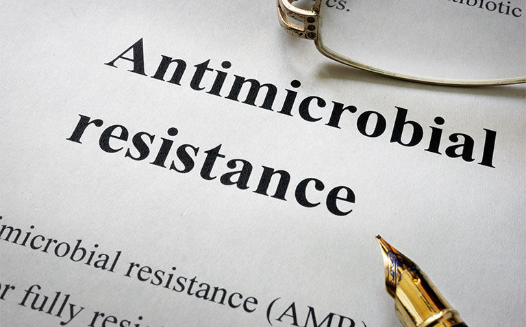 Mixed strain pathogen population responsible for antimicrobial resistance