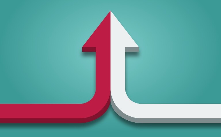A red arrow and a white arrow merging together on turquoise background to illustrate the need to optimise support and coordinate care pathways in rheumatoid arthritis-associated interstitial lung disease