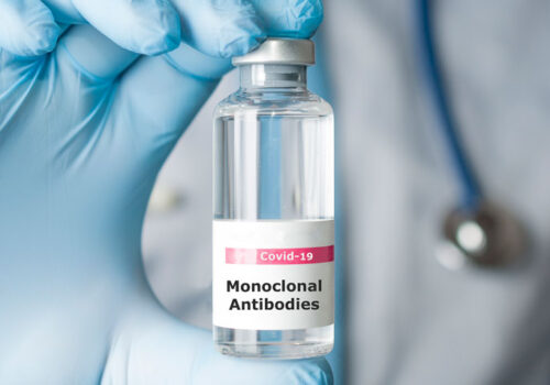 Casirivimab and imdevimab combination reduces incidence of symptomatic COVID-19