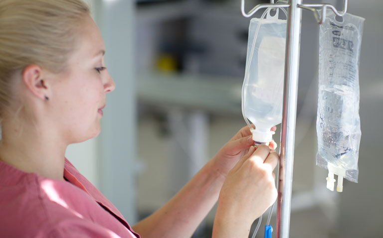 IV paracetamol clinically equivalent to hydromorphone for acute pain relief in older adults at ED