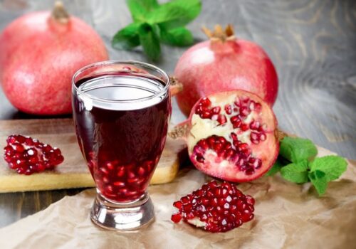 Pomegranate juice combined with aerobic training improves type 2 diabetes risk factors