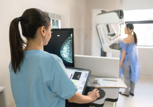 Radiographer diagnostic performance equal to radiologists for screening mammograms