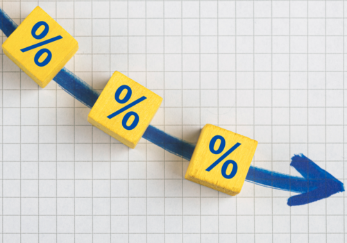 A blue arrow pointing from top left to bottom right on a grid background with three yellow blocks spaced out along it with a percent symbol on each one to illustrate the finding that retatrutide yields results similar to bariatric surgery at 30% weight loss